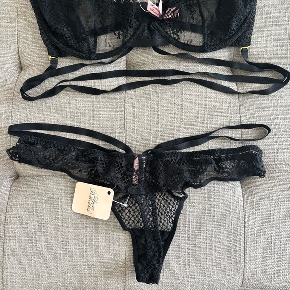 NWT Agent Provocateur Sandra Set Black Bra 36DD‎ and Panties Size 4 (8-10 L) - Picture 10 of 12